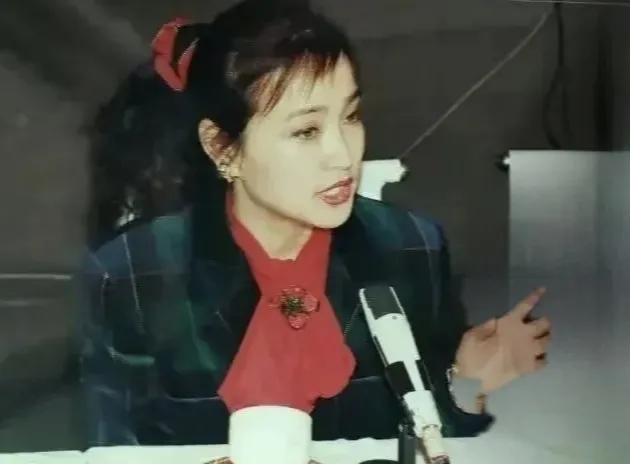 1993年的刘晓庆，那时虽然四十出头了，还是很美的