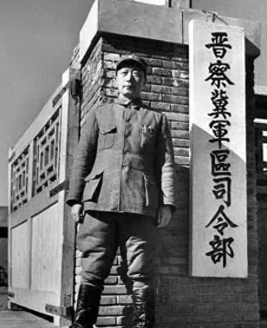 1959年聂荣臻视察淮南，注意到招待所后山有碉堡，提出设碑纪念这段历史经历！
1