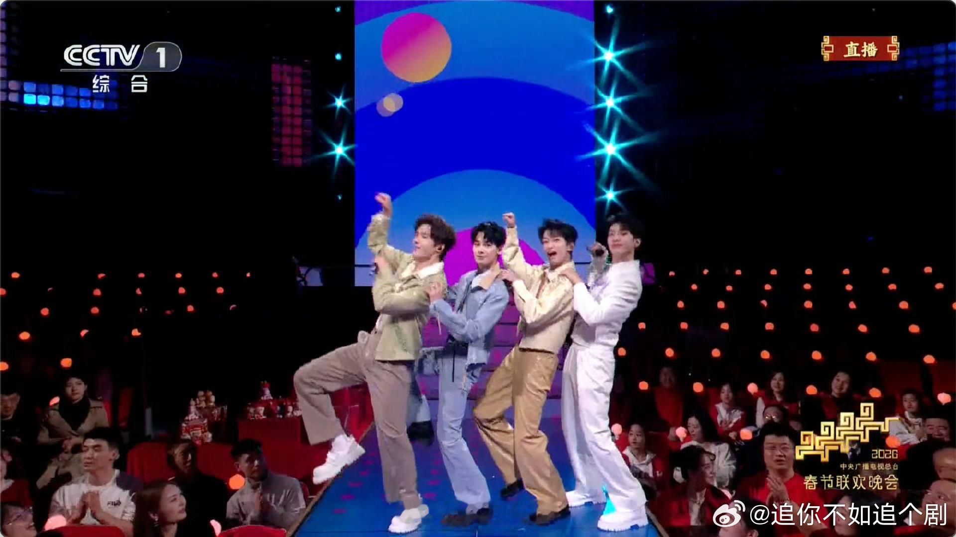 黄子弘凡春晚e人 哟呵！小黄子在春晚化身“小旋风”！舞台上飞奔，台下也像个小皮球