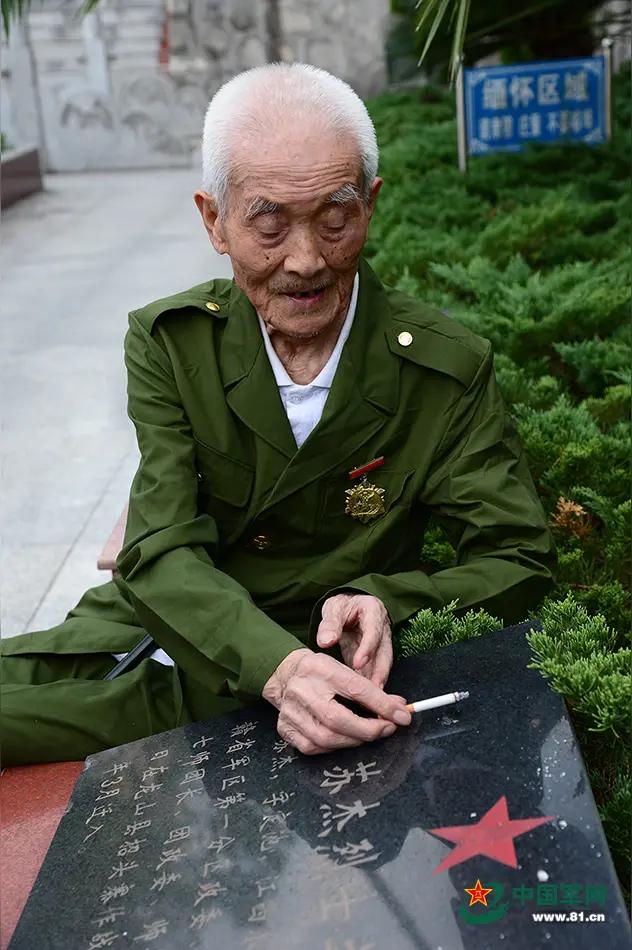 公共场所不吸烟，你做到了吗当然做到了，不过目前对公共场所的定义不明，对什么是公共