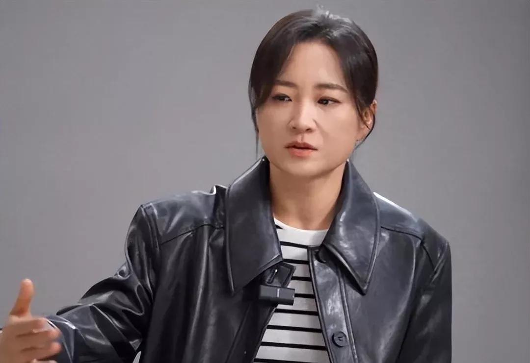费玲变瘦后，人也变得冷漠了，没有胖贾玲笑眯眯的，喜巧。