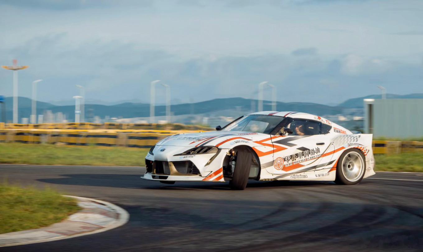 试车天候不佳，但还算幸运，最后半天还有试到干地设定 ​​​