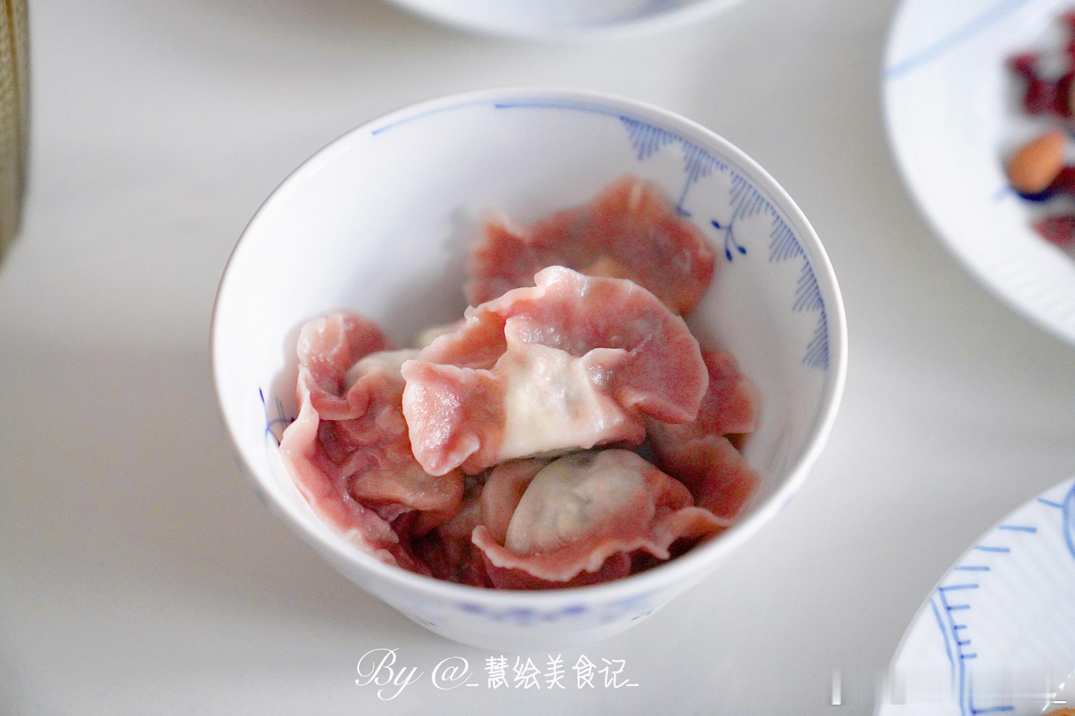 新周好呀[鲜花]早饭香菜饺子、樱花米糕、蔓越莓司康、咖啡、果干~ ​​​