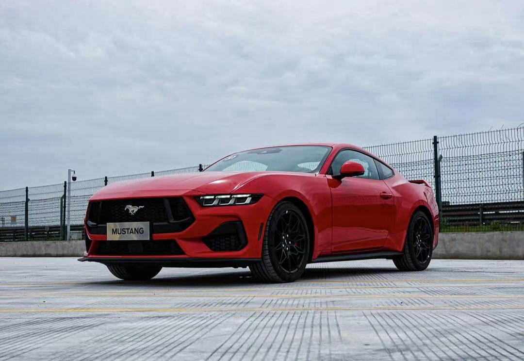 #全新福特Mustang售39.98万起# 全新福特Mustang正式上市了，相