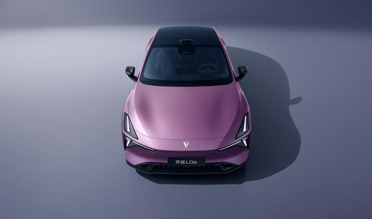 10月30日，深蓝L06开启预售，新车推出4款车型，预售价区间为13.99-16