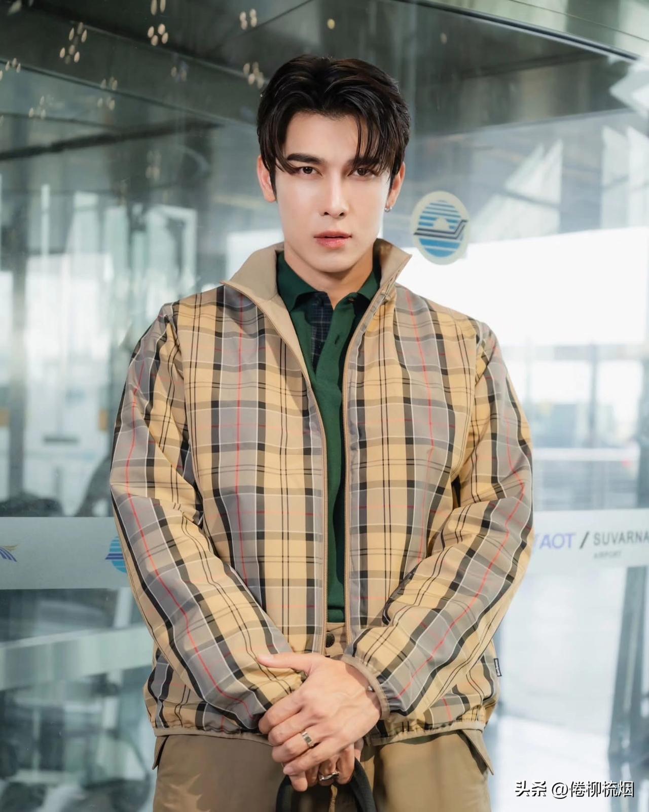 Mew启程前往上海参加活动。。