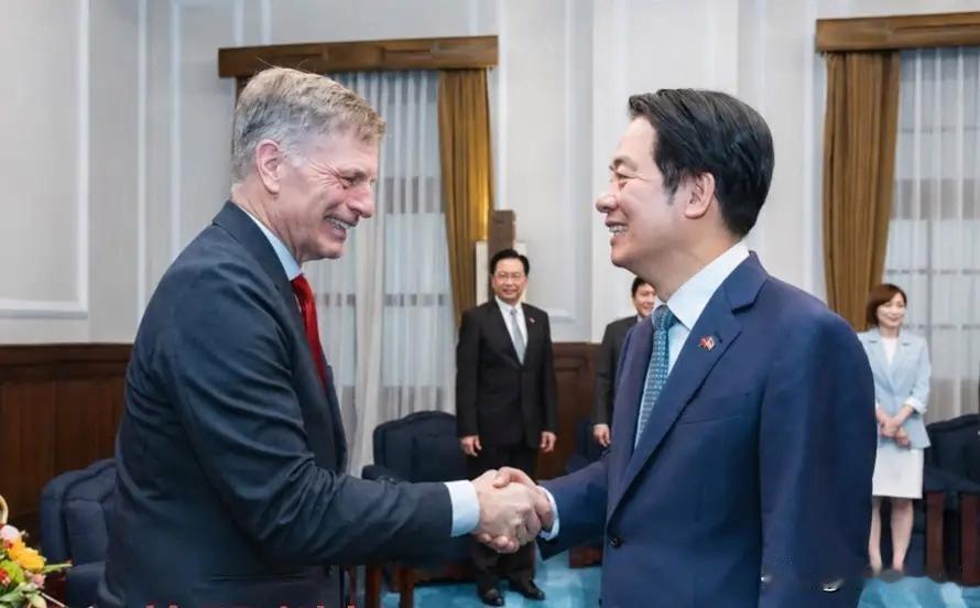 在特朗普开始访华的前一天，美国怀俄明州州长马克·戈登公然窜访中国台湾地区，并与台