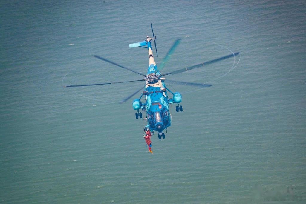 东部战区空对空好图#旋翼美图##航空[超话]# ​​​