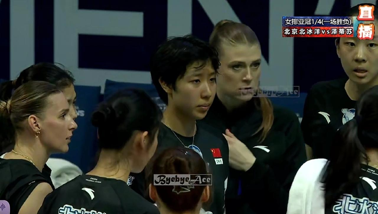 北京女排25-22扳回第二局比赛。总比分北京女排1-1哈萨克斯坦女排。
外援法布