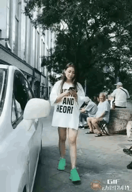 1 天呐！这女的是有仇必报啊！[震惊]
2 这样的朋友可以绝交了！
3 看似若无