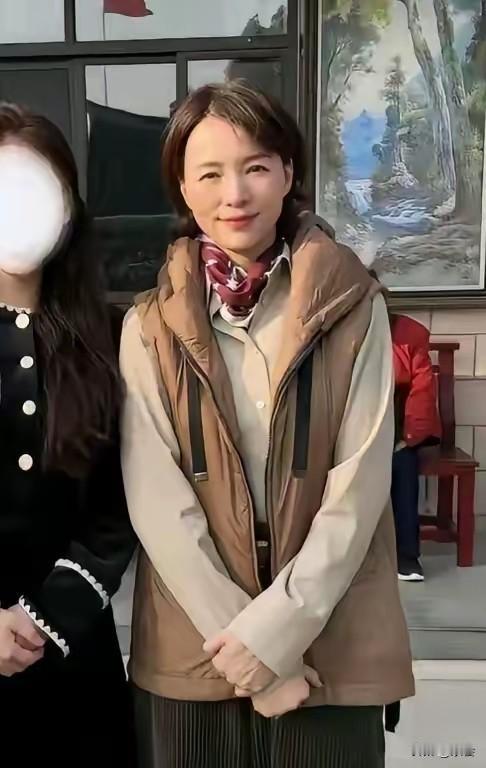 清晨滨江十多公里的晨跑，校门口排队时默背的《世说新语》，饭桌上给母亲剥的橘子……