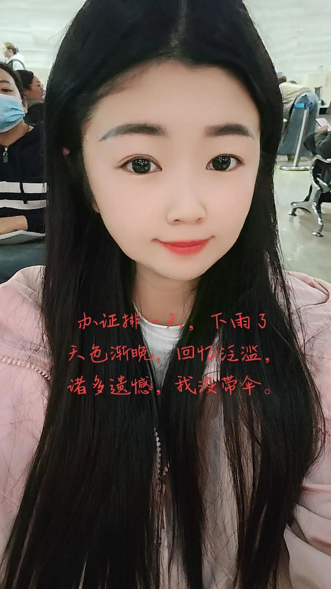 天青色等烟雨，而我在等你人间烟雨色,也是春天给我们的美好期许。