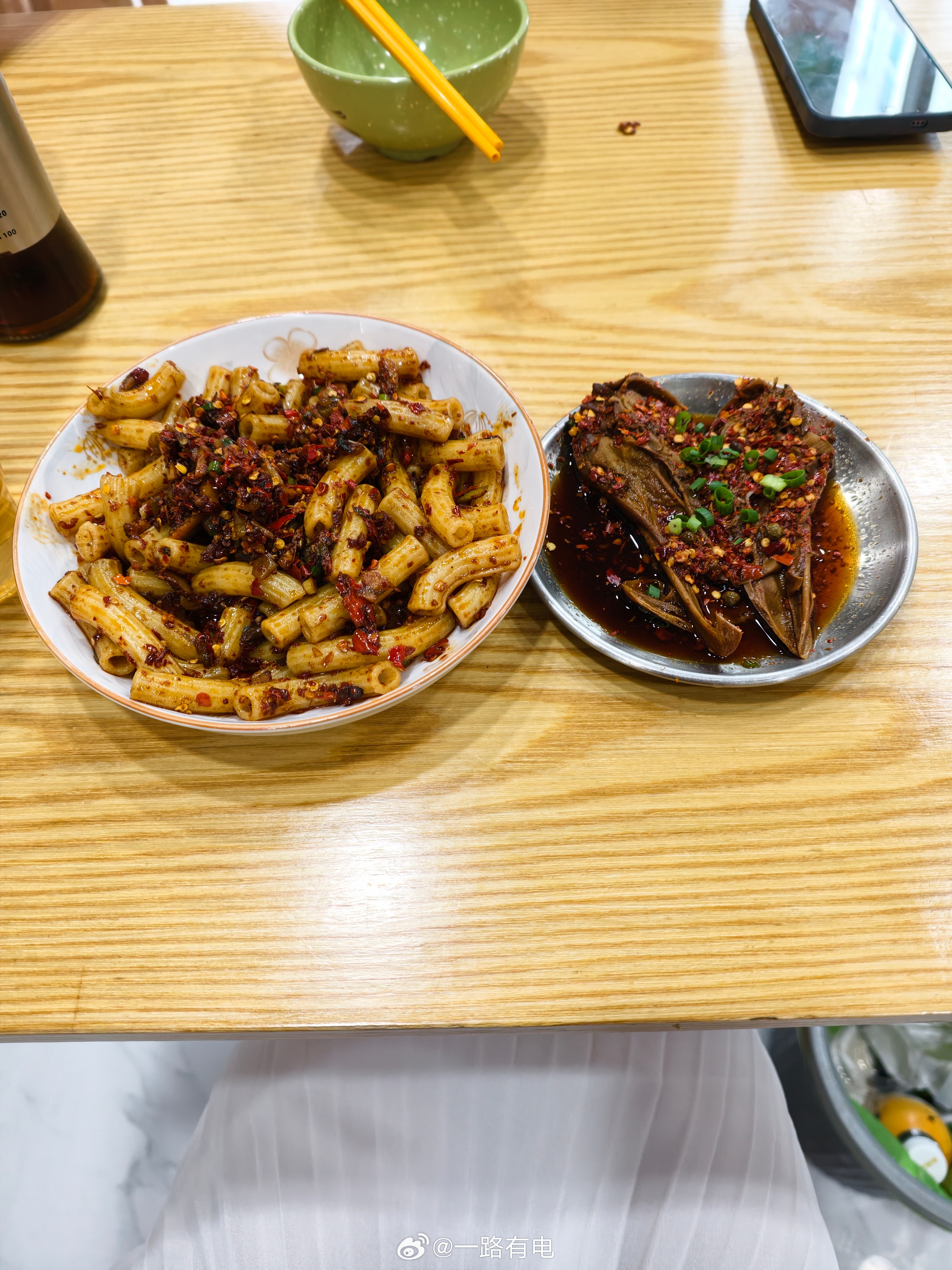 吃饭爱挑这种平平无奇但人多的小店，味道真的香！ 