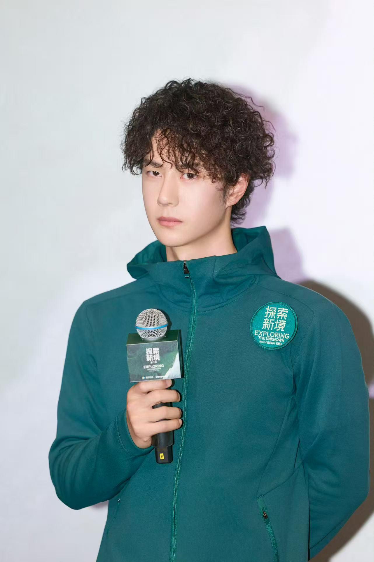 王一博向上而行探索不止，坐等28，