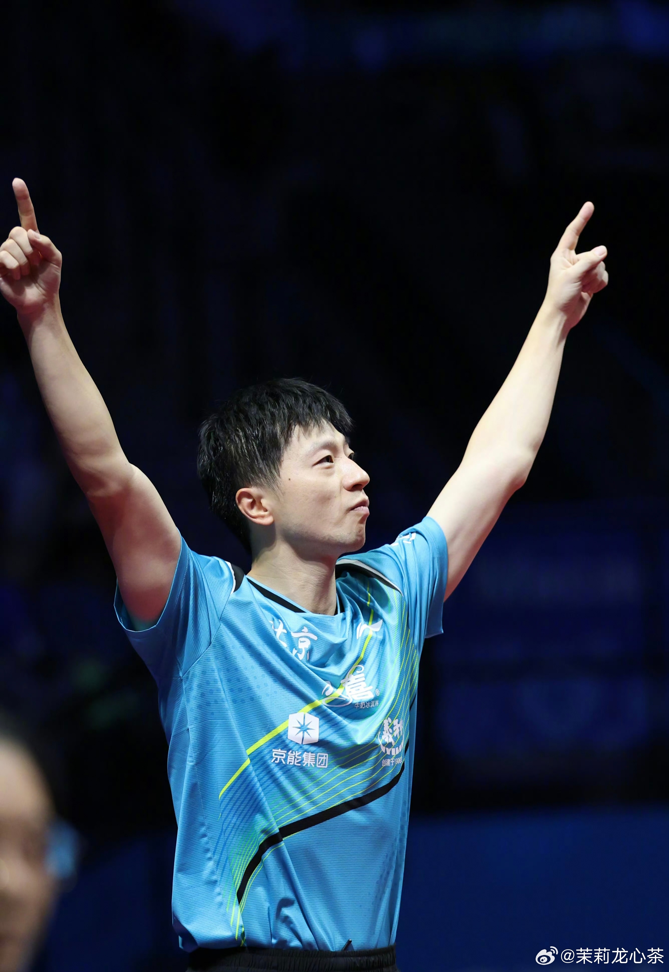 鞍山小马马龙乒坛历史第一人 乒乓球分两种：乒乓球，和，马龙。马龙