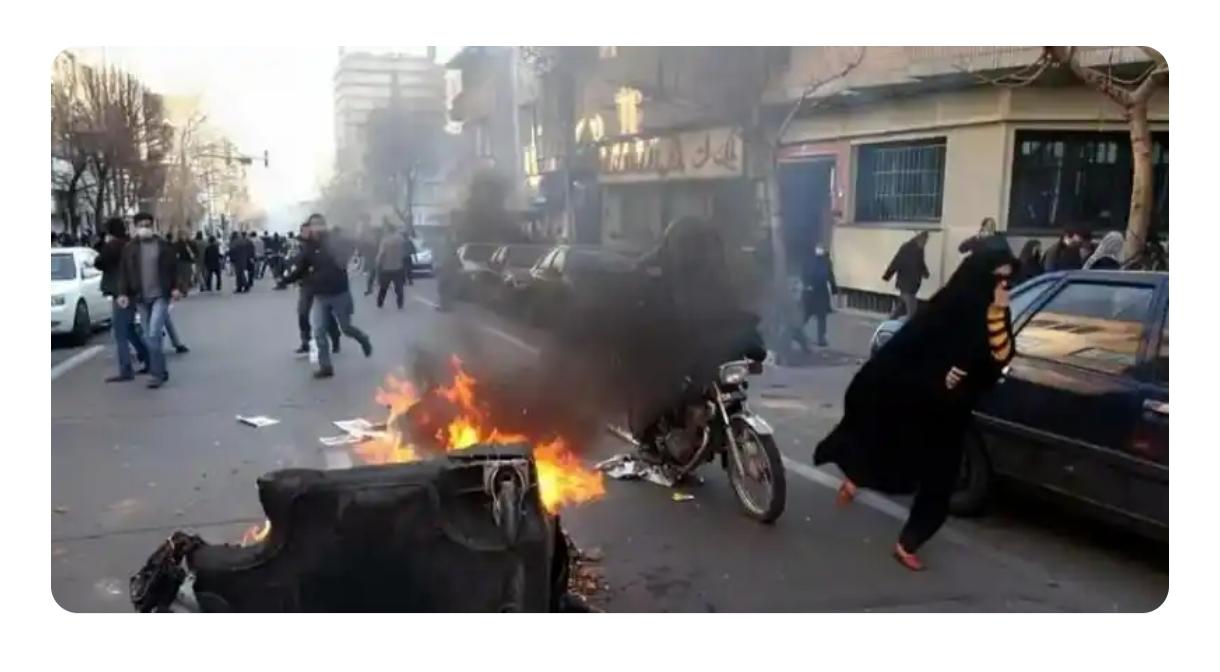 美国要干涉伊朗内部骚乱，其实伊朗也可以，互相干涉呗。
    特朗普威胁要就伊朗