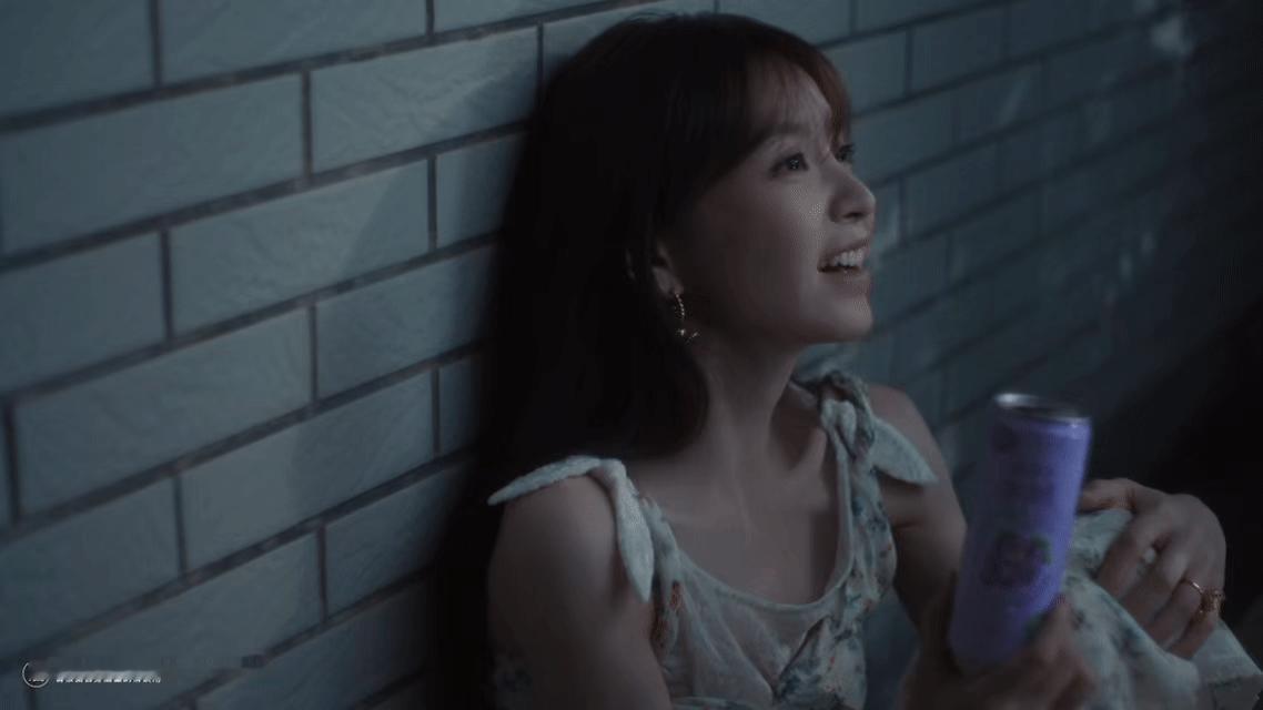 田曦薇的微醺感藏不住了RIO真的太会选了代言人了，我们小田完全是天选“微醺感”代