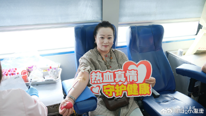 台州玉环热血接力为生命续航 玉环街头，这一抹“志愿红”格外滚烫。🔥 为迎接世界