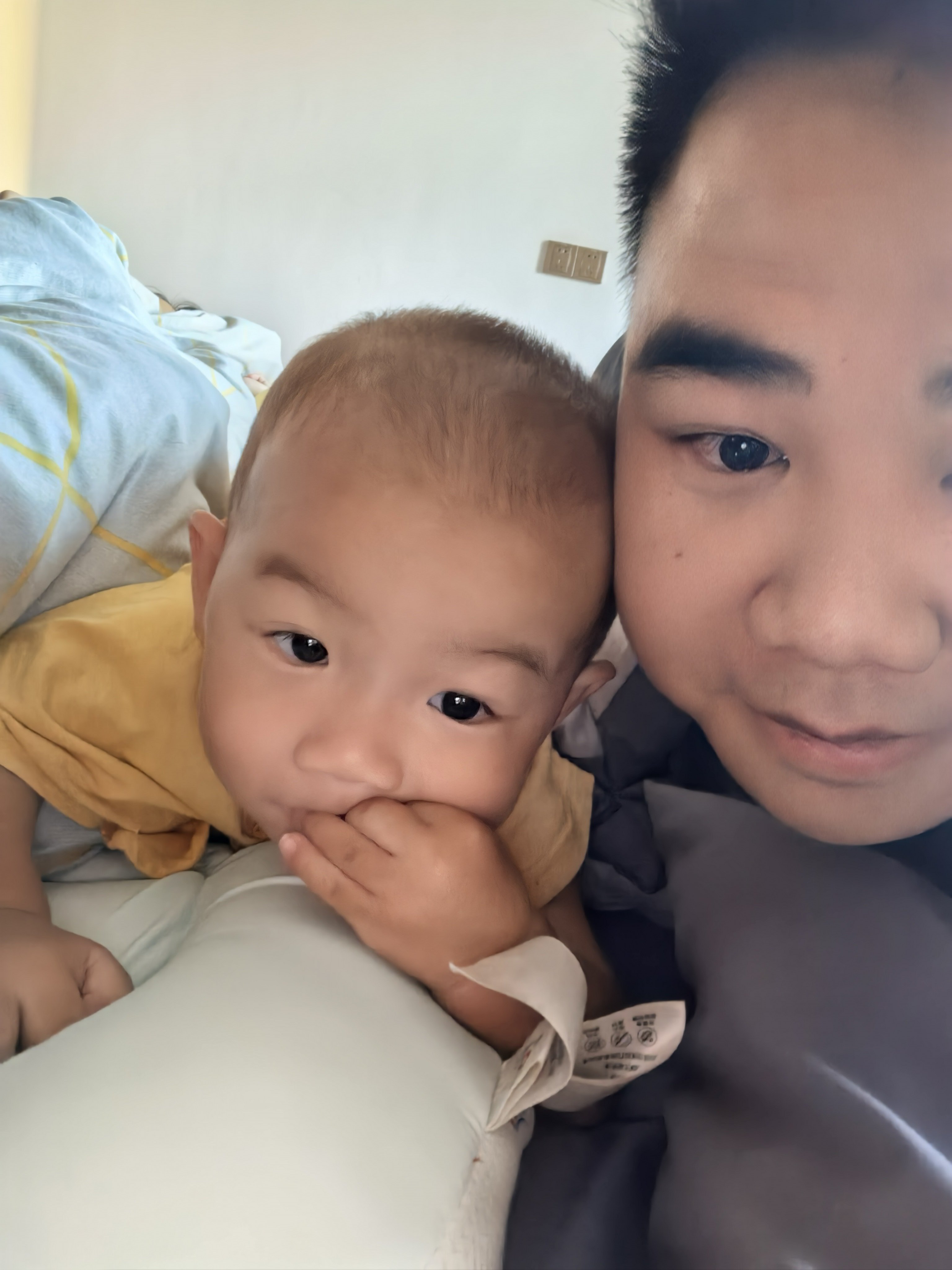 美好的周一，早上好[太阳]有娃儿的人，已经告别懒觉好久了[爱你]  ​​​