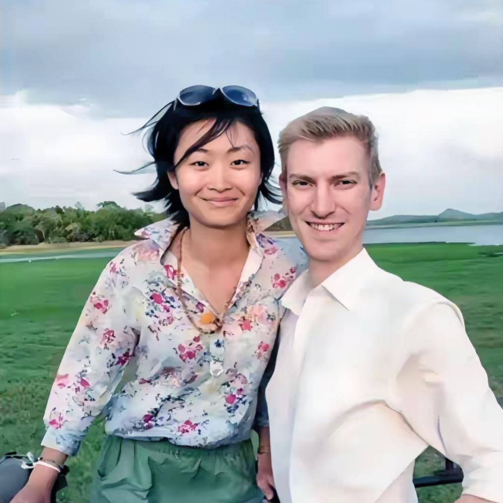 央视主持人敬一丹的女儿王尔晴，早年嫁给苏格兰小伙尼克，一度被众人看好。跨国婚姻免