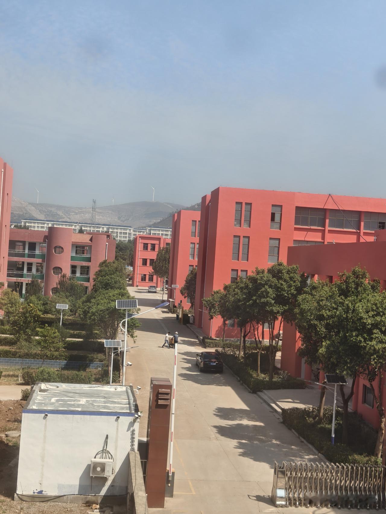 核心成员有分配权，话语权，决策权，他们是怎样做到分配工作量的时候，让每个老师都不
