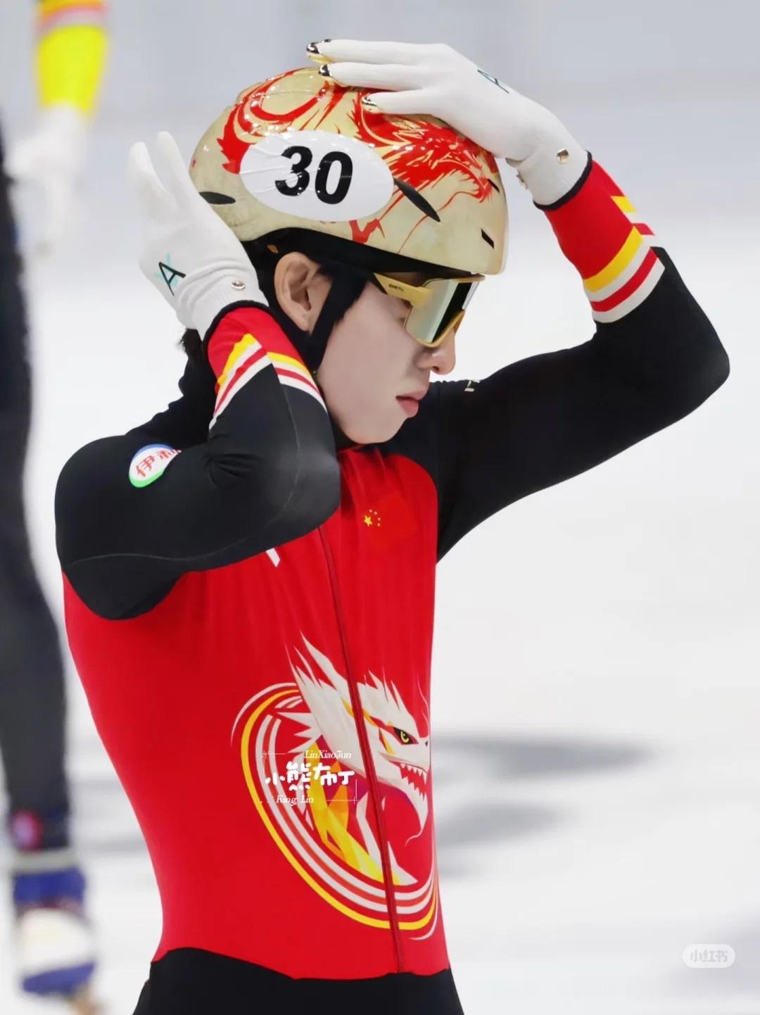 林孝埈头盔刻信仰，冰面显锋芒！米兰冬奥赛场，林孝埈带着“相信自己”的制胜箴言全力