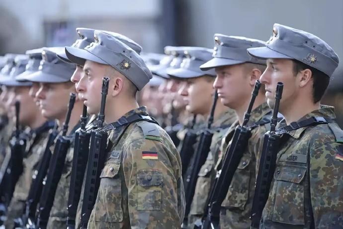 最近德国的男青年们，像是达成了共识一样，一个个都在拼命拒绝服兵役，申请人数蹭蹭往