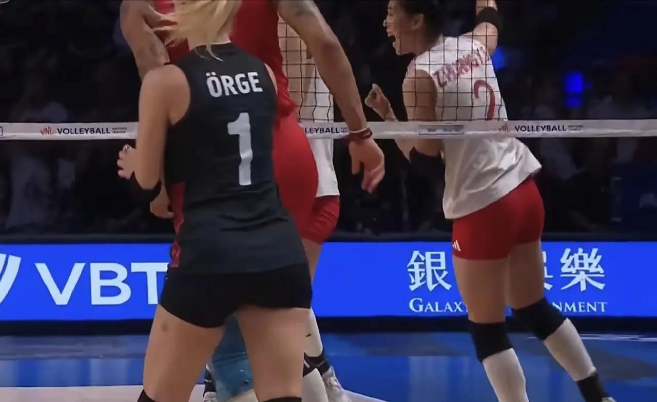 中国女排输土耳其，这就是咱目前的实力，好好准备亚锦赛才是上策
中国女排0比3输给