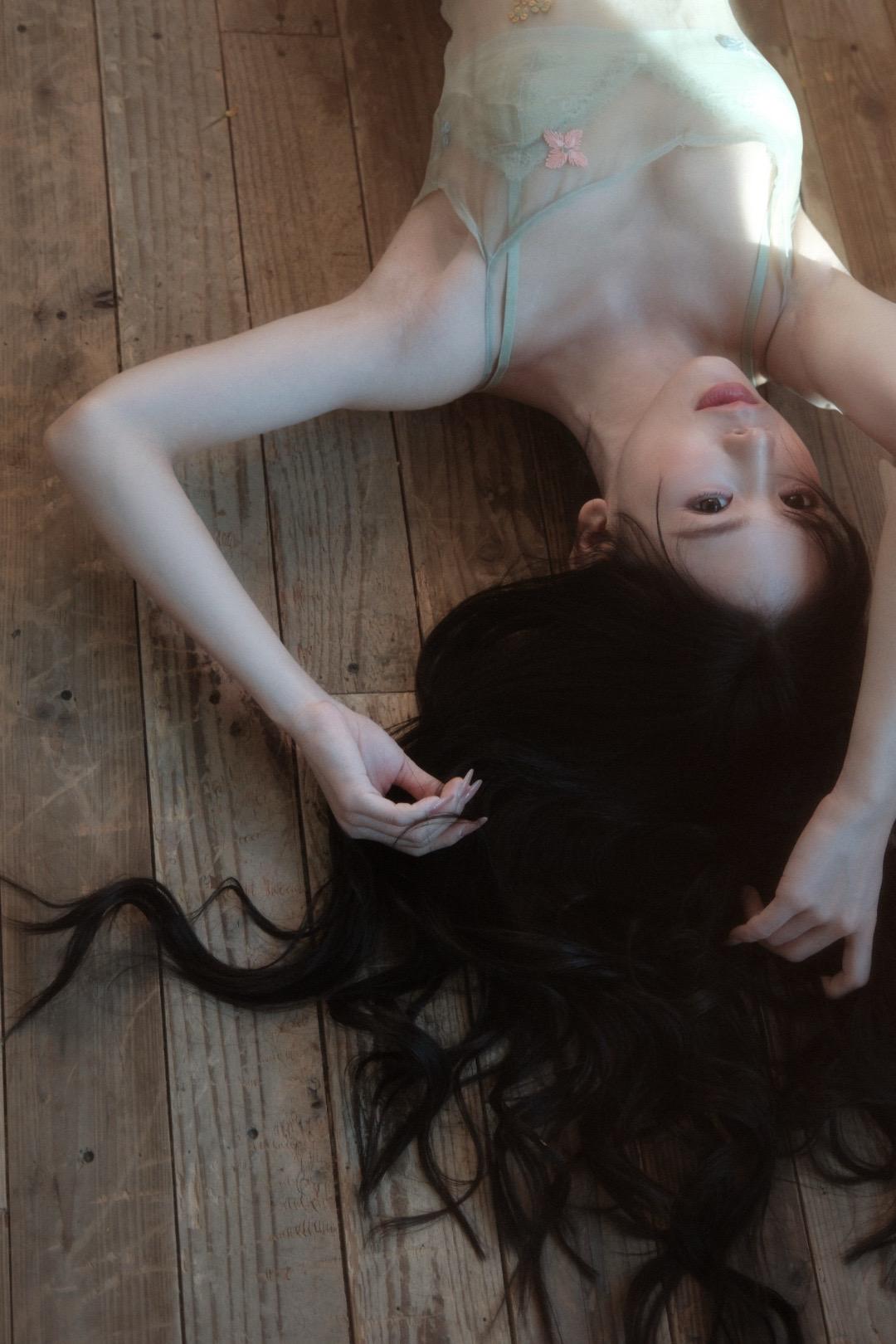 靠近光  追随光  成为光。