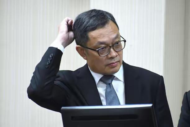 就在刚刚，
台外事部门发表声明，
4月15日，针对赖清德下周将窜访斯威士兰，中国