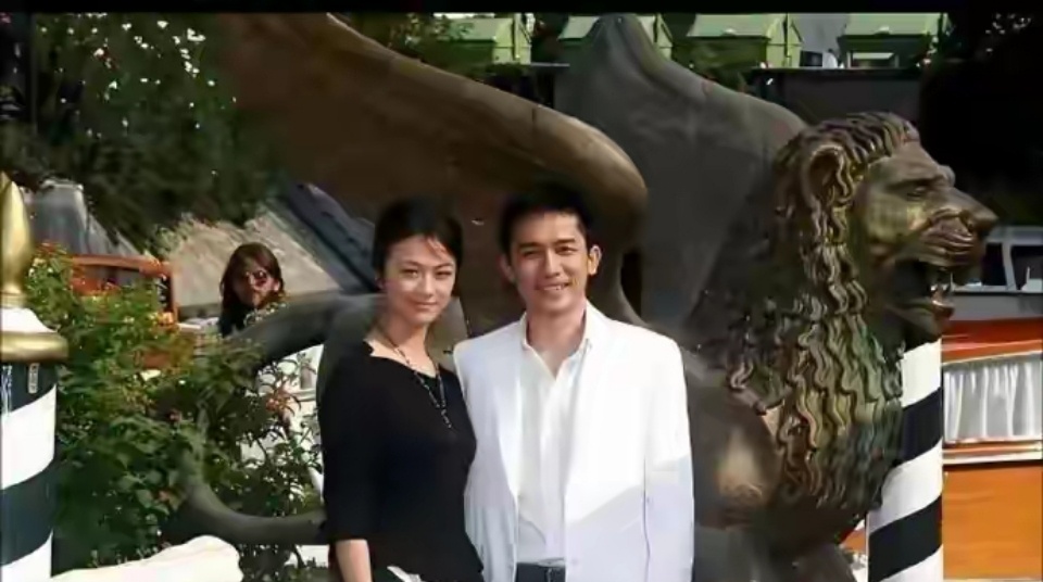 梁朝伟当年也太年轻帅气了，这大概就是男人最有魅力的黄金时期吧 