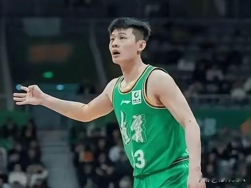 发现了吗？辽宁男篮阵容补强后，新赛季四名球员处境尴尬。
1、王岚嵚
2、吴昌泽
