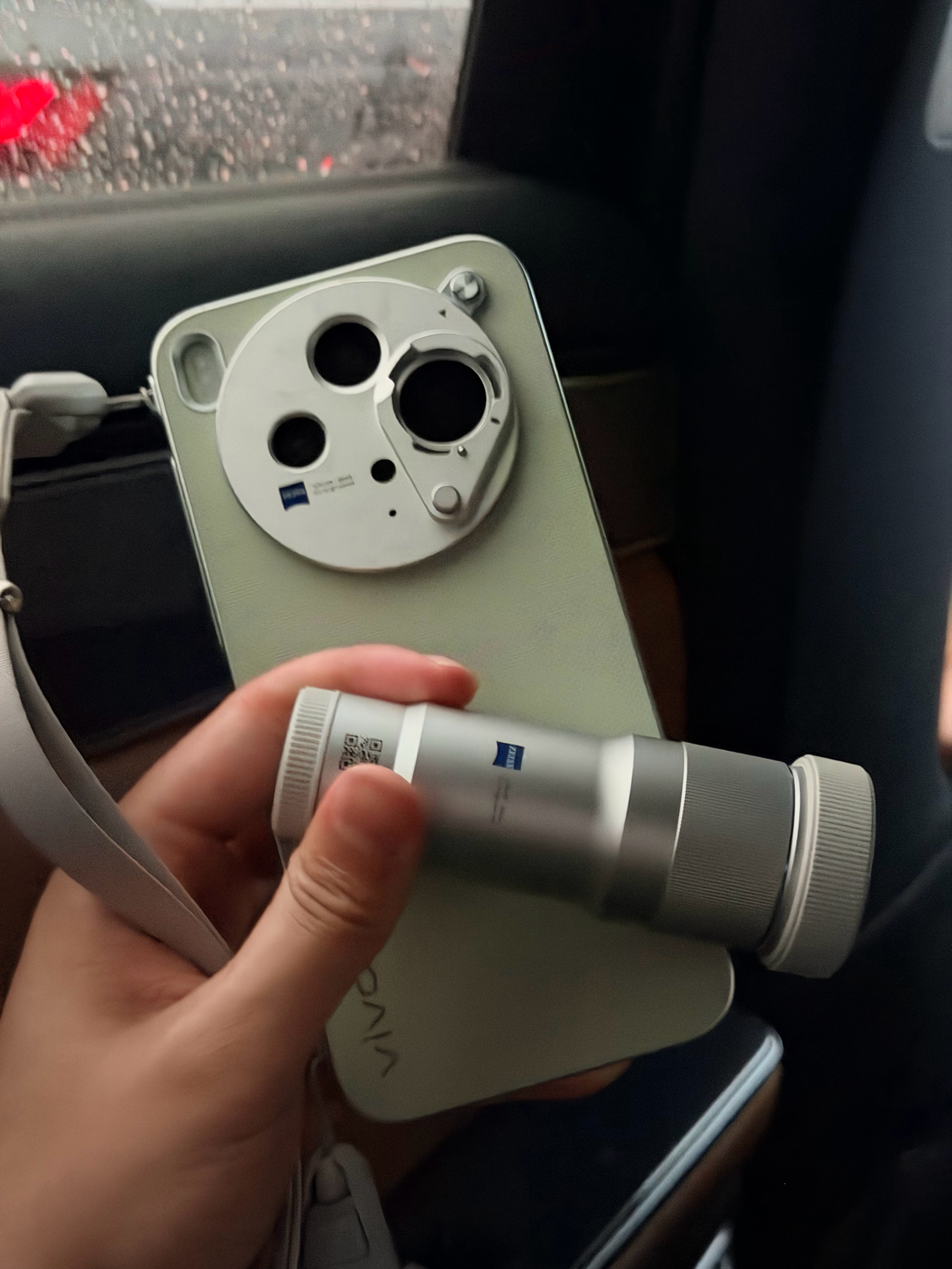 去看onerepublic的演唱会这次带的是X300s和口红增距镜因为这次是在体