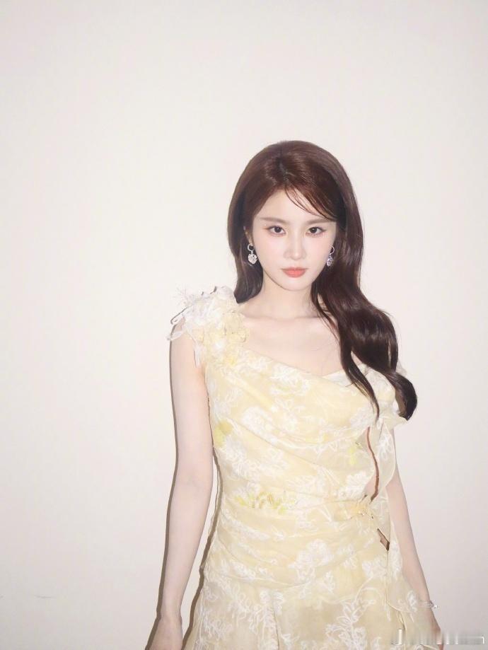 改签三次都让你俩遇上了缘分让我们相遇改签以外 这是什么神仙缘分，改签三次都能遇上