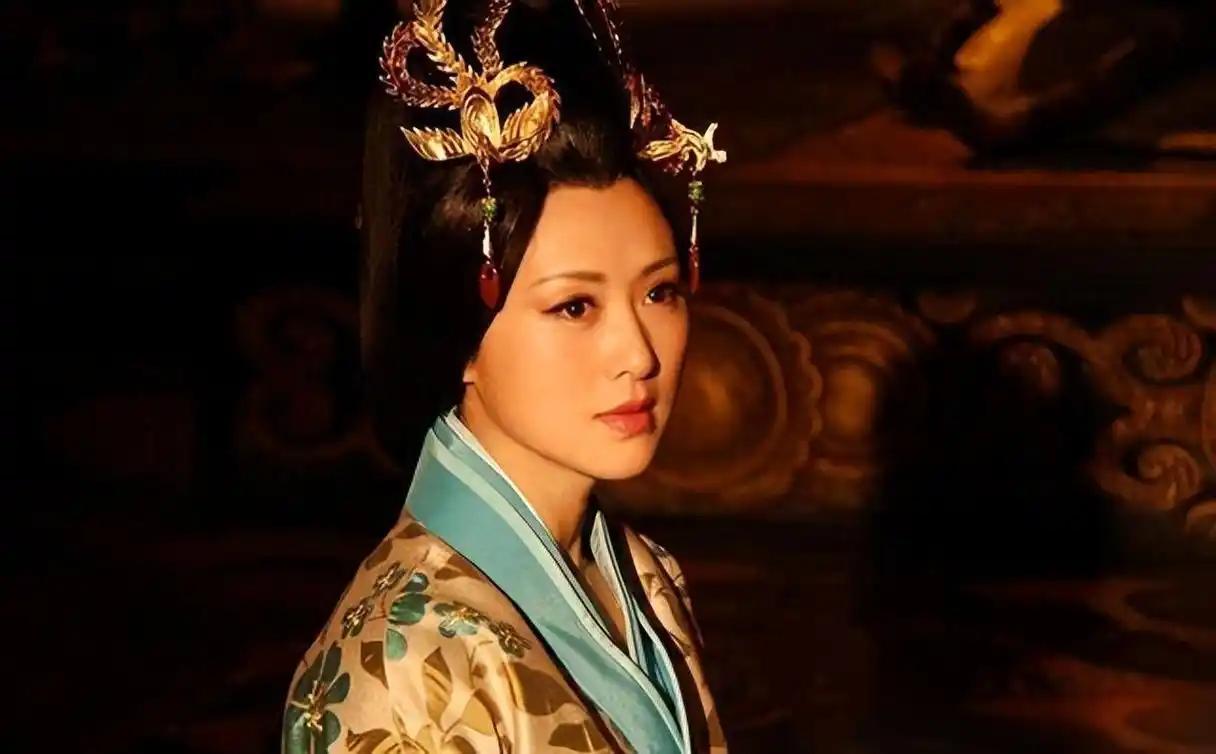 汉武帝晚年幡然悔悟，回首过往满心愧疚，为何途经卫子夫荒凉墓园时，只是默然伫立无言