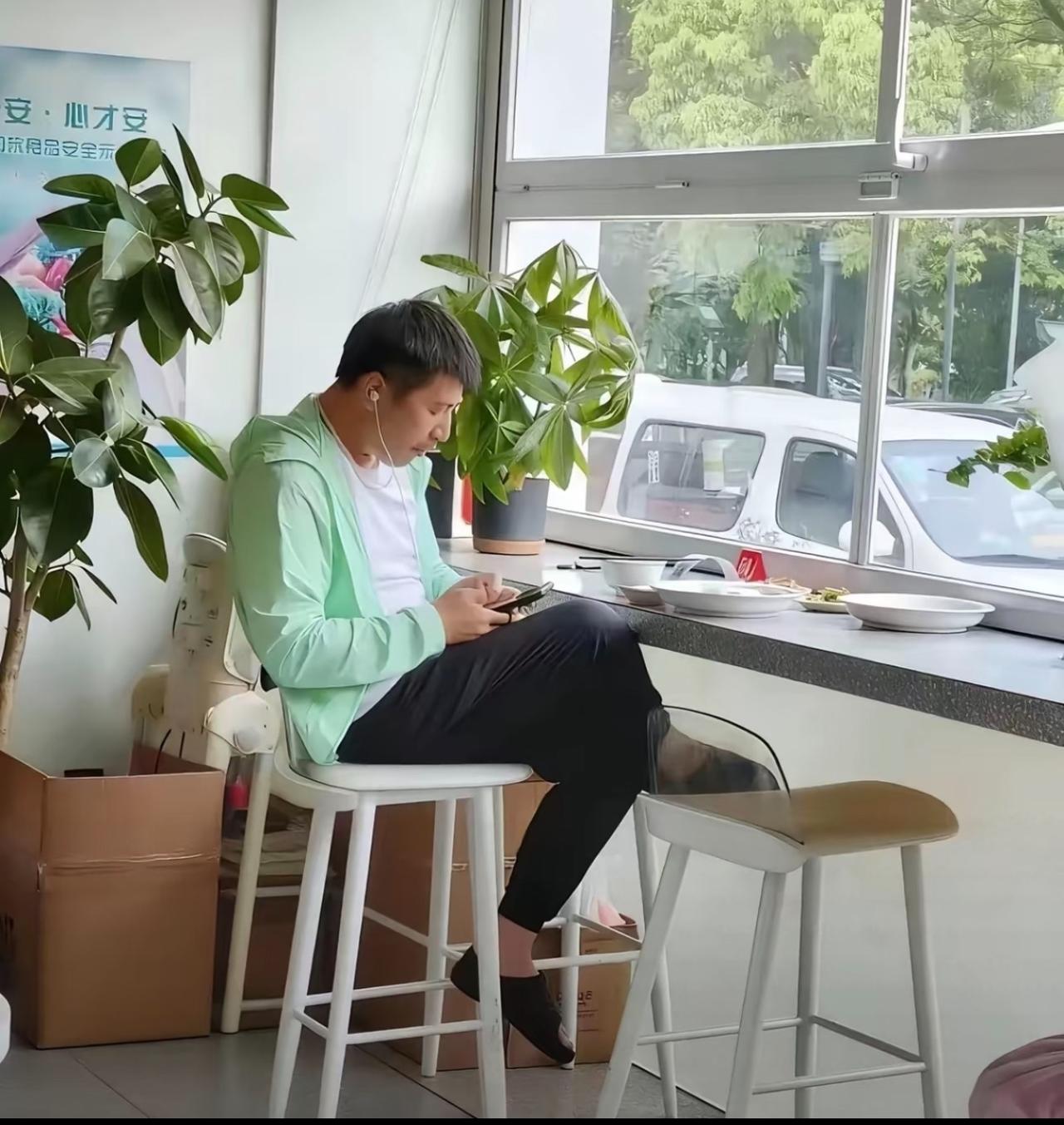 张雪峰老师生前最爱吃这家店的饺子。

之前直播中，张老师曾推荐过这家饺子店，说这