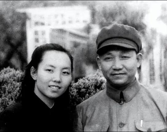 1949年11月任广东军区副司令员兼广州警备区司令员。1950年以“陆...