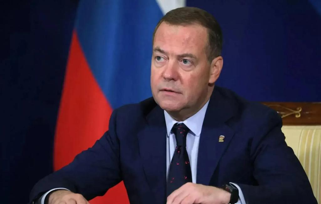 看不见的战场
很多人一提到战争，脑子里就是导弹、坦克和硝烟。但真正致命的打击，往