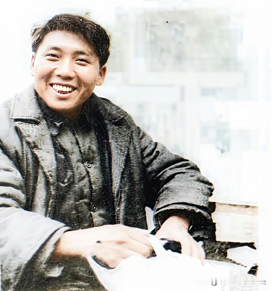 毛主席是大恩人，太伟大了，太无私了，太善良了，太正义了。我永远想念大恩人毛主席，