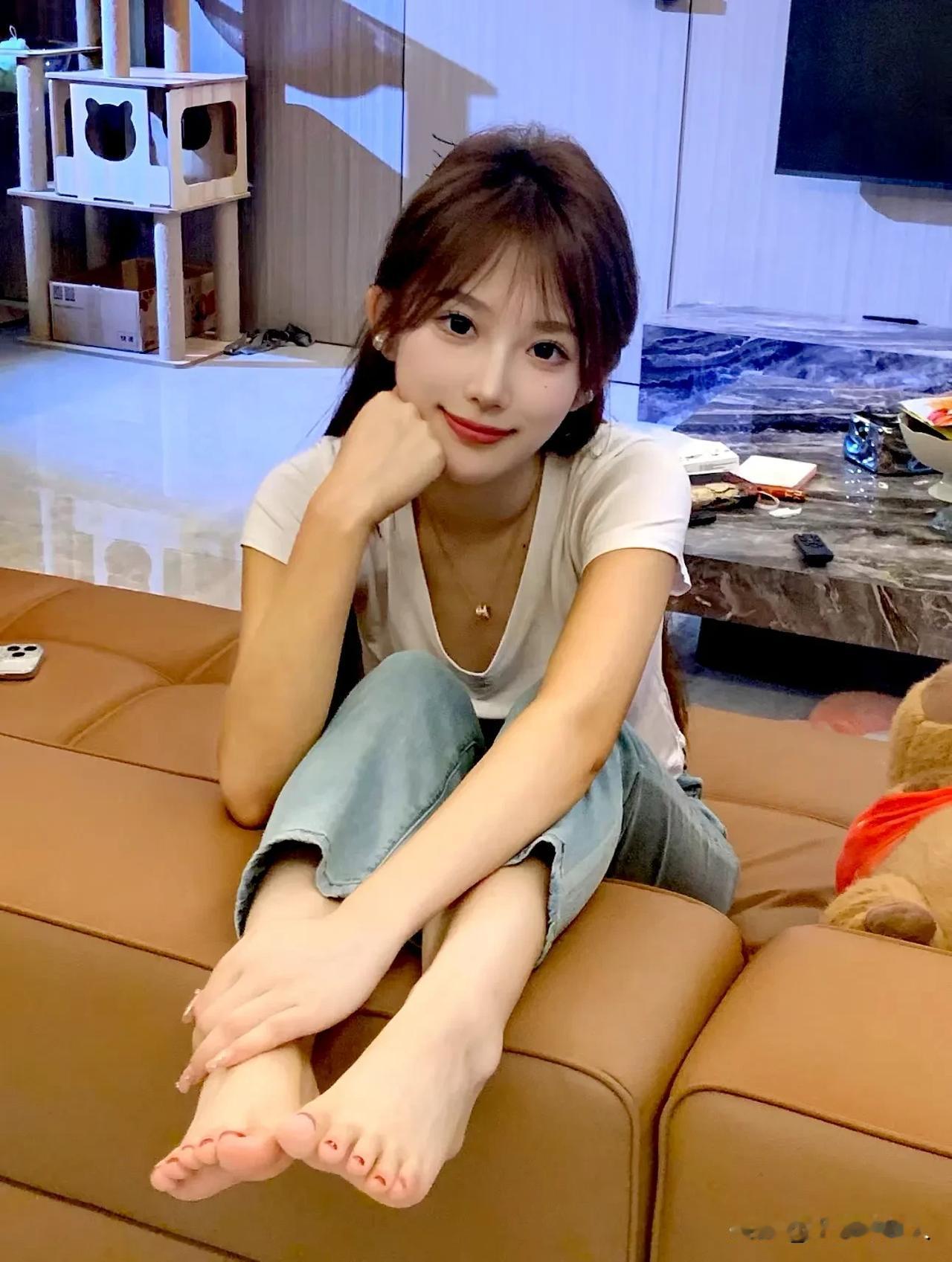 #夏日生活打卡季#小萝莉的颜，萌翻了