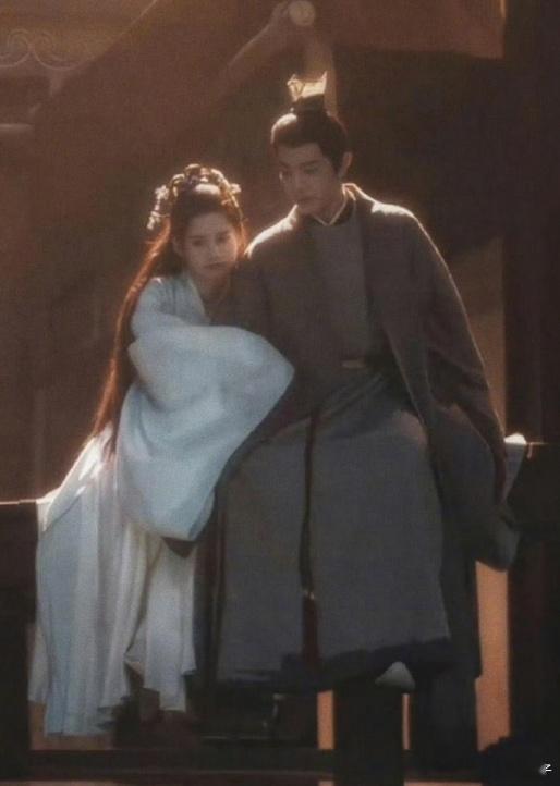 对肖战的身高有了实感肖战张婧仪小鸟依人具像化 肖战与张婧仪站在一起时，明显的身高