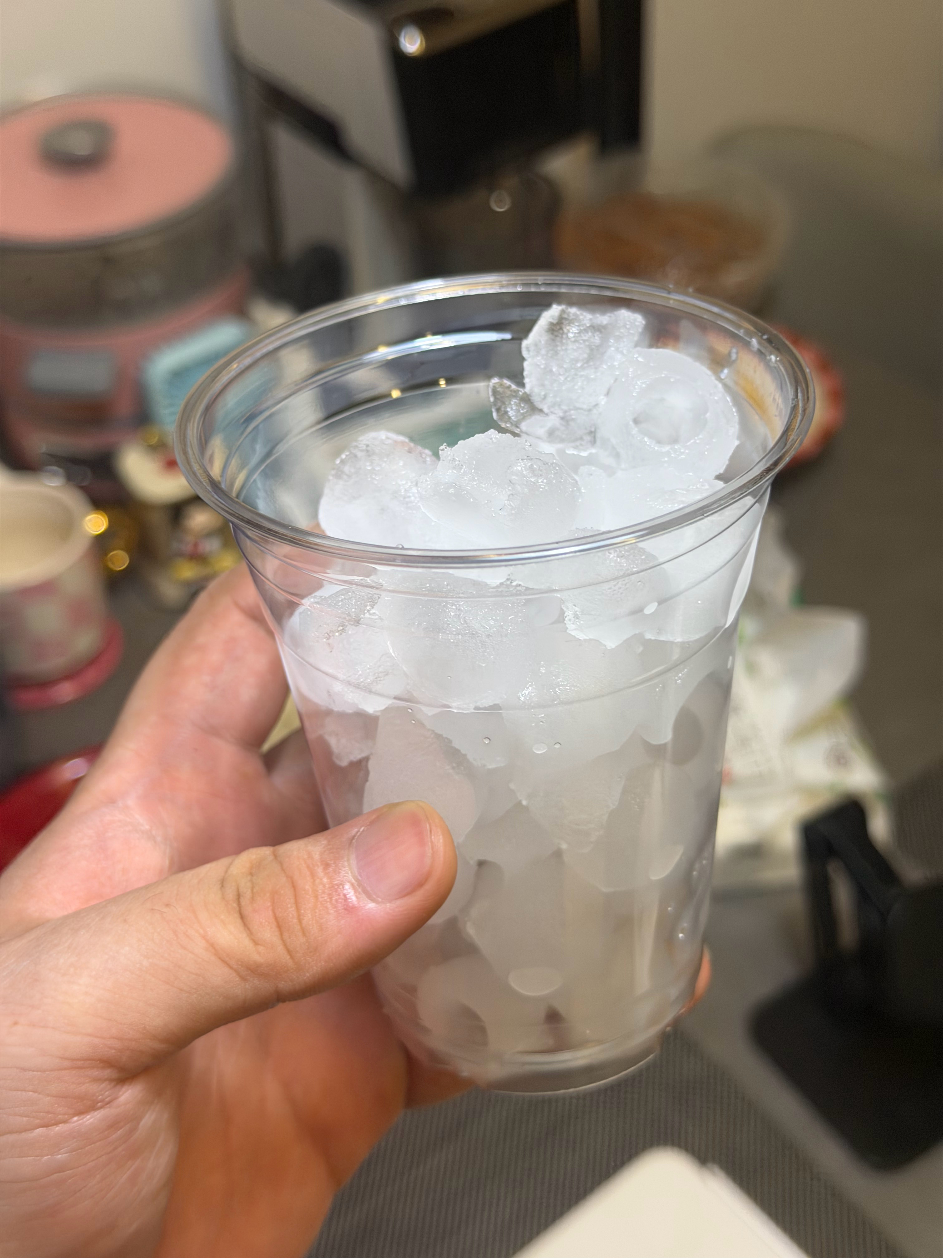 夏天在家里，我每天都在喝这种冰水感觉身体很舒服，很需要这种水，比喝其他的舒服