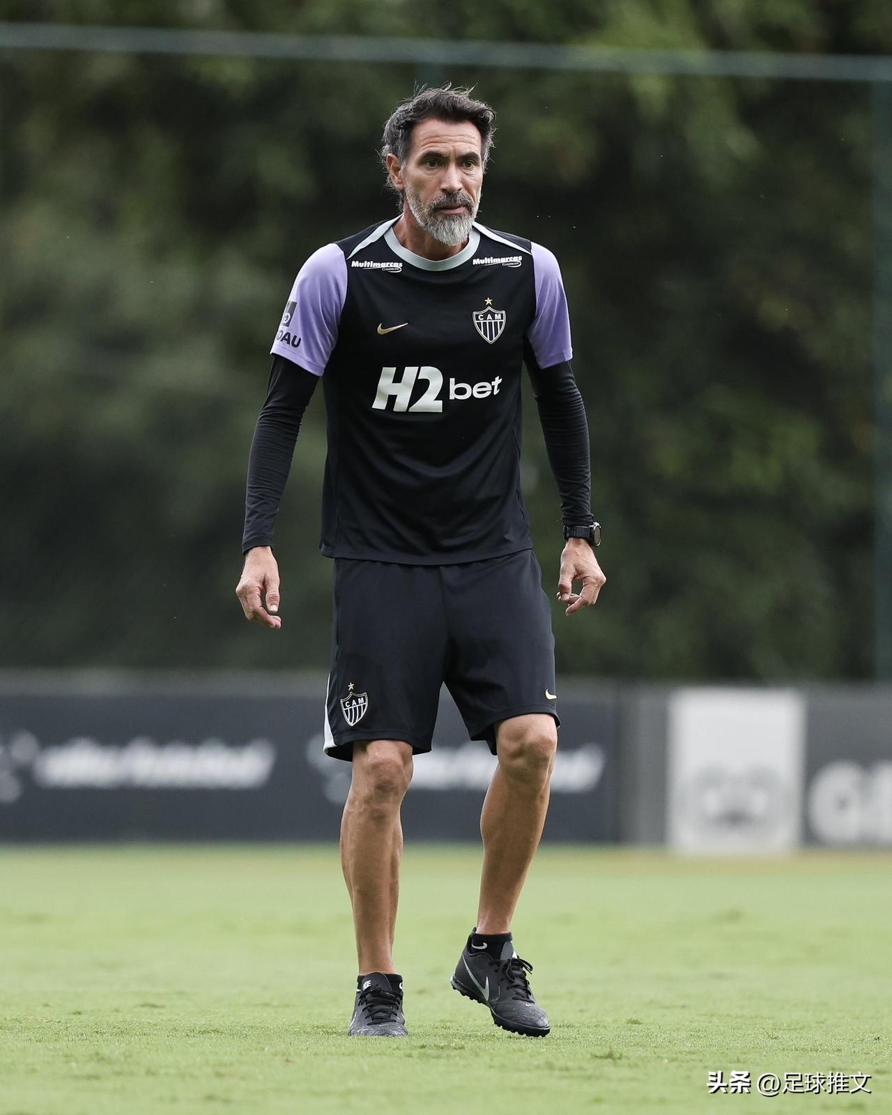 莱昂科今早重返训练，身上仍带着昨天米内罗州锦标赛决赛中斗殴留下的明显伤痕。

说