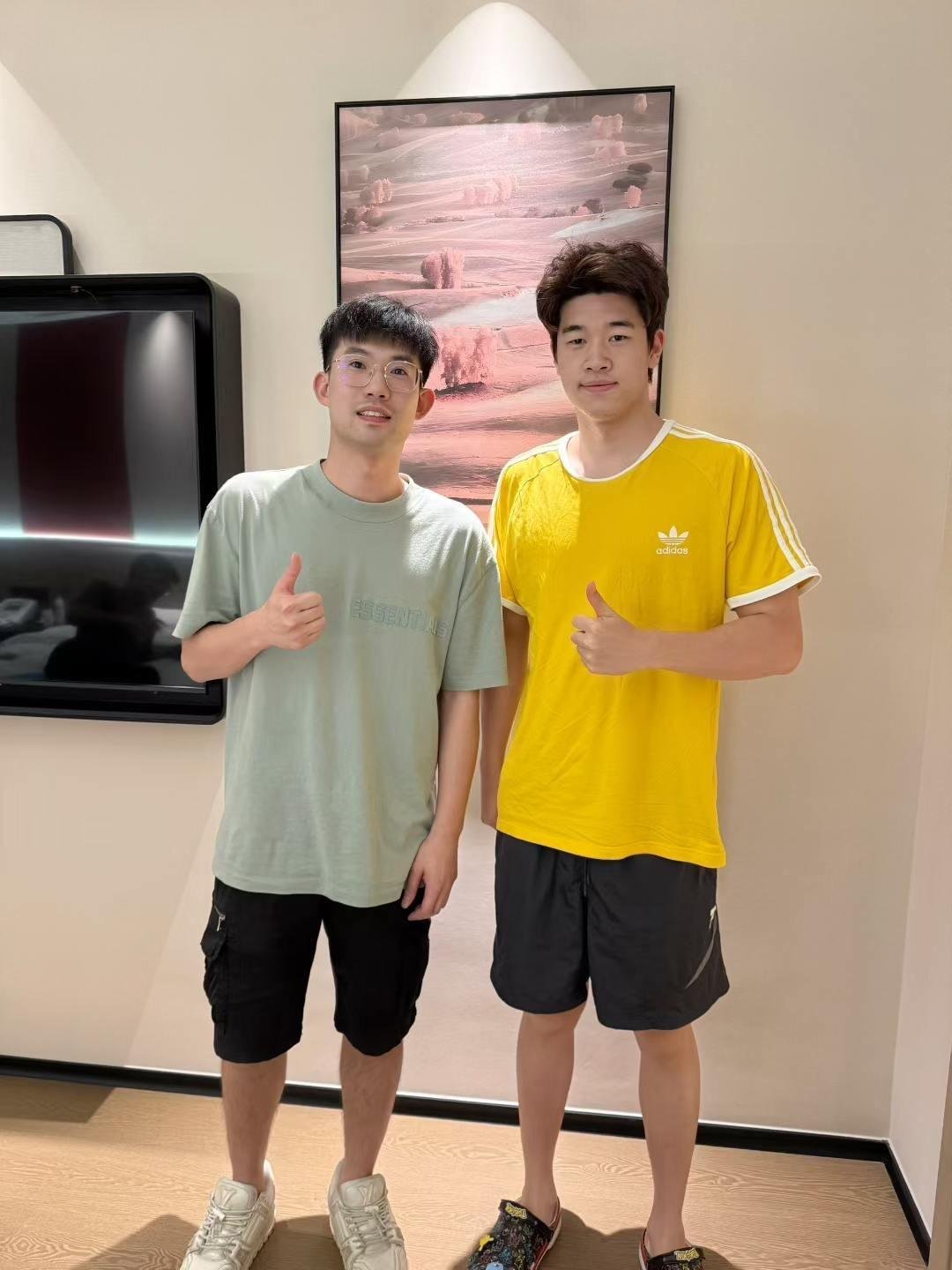 没见过的合照增加了潘展乐汪顺盼望好运