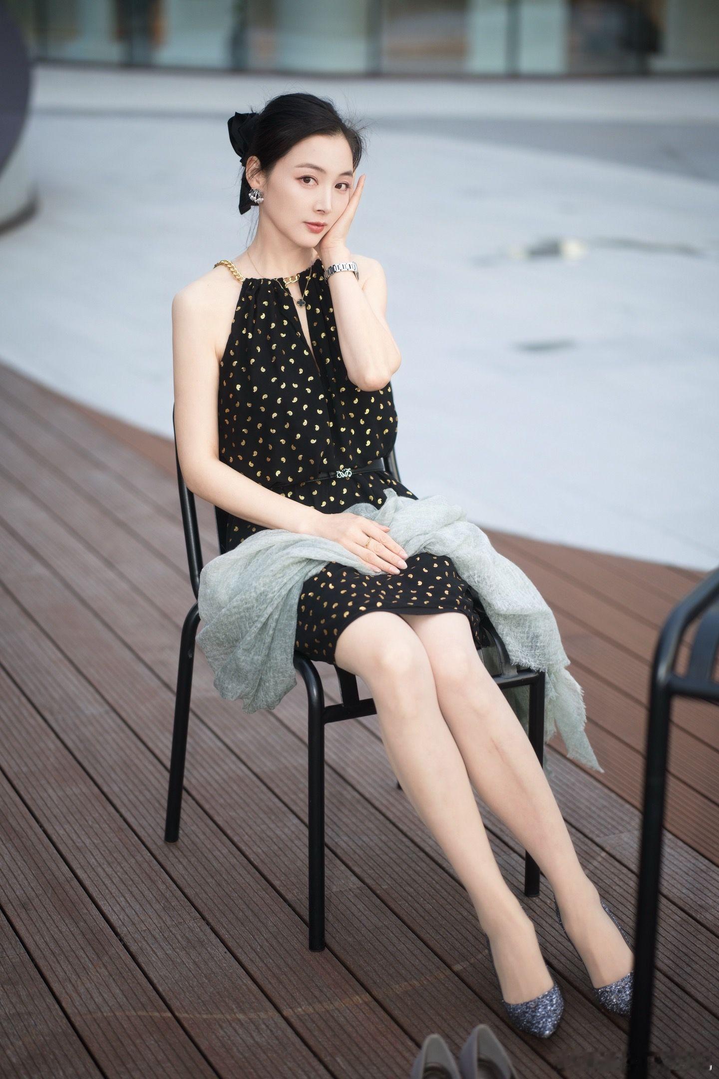 轻熟女神范儿 如果有这是你在小姨美女