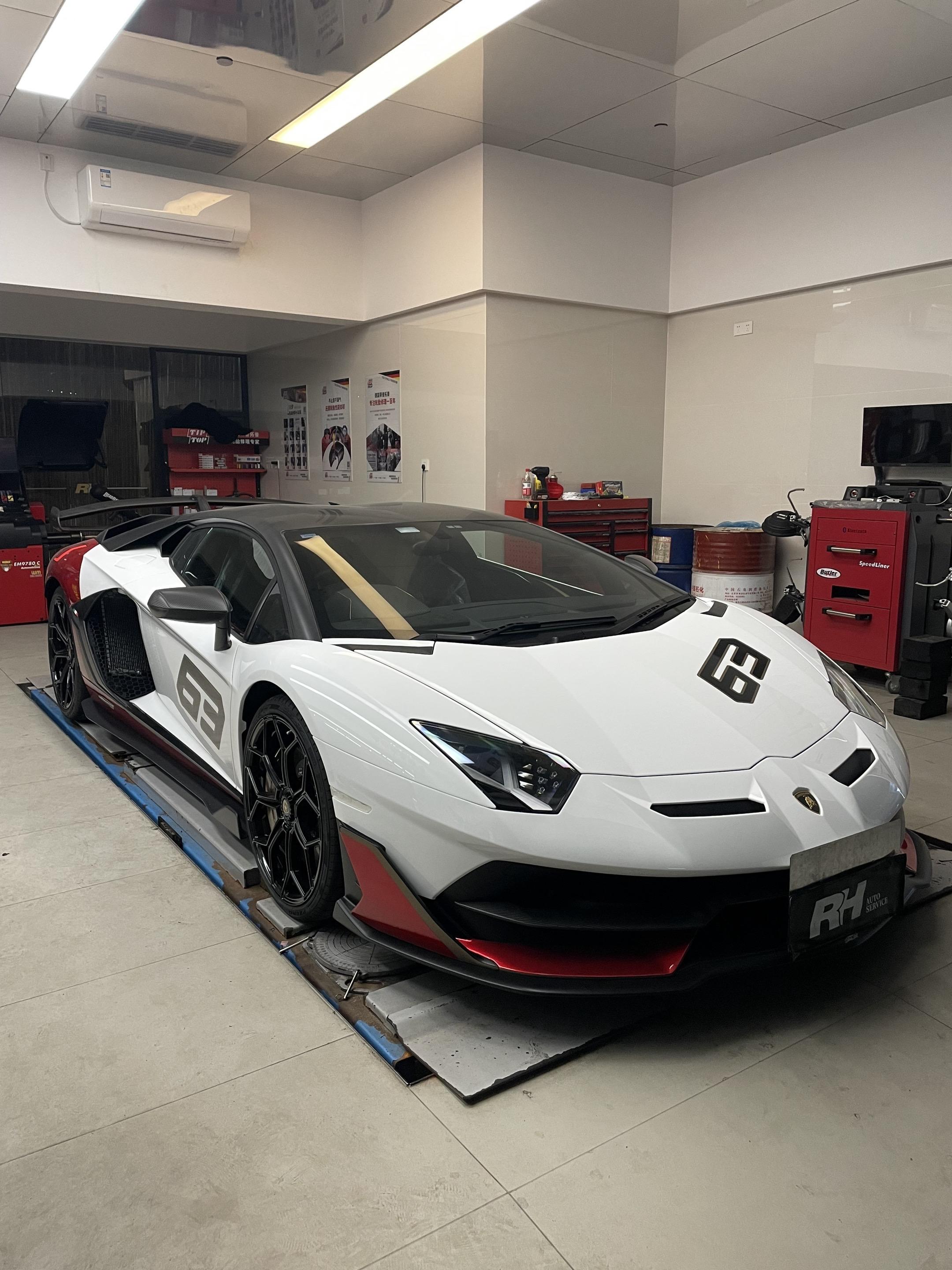 最新！最最最新进入大陆的一台两地牌兰博基尼Aventador SVJ 63！