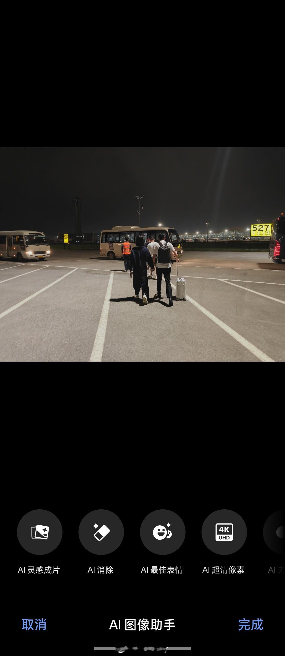 AI手机热度消退了吗更多是融入到了生活之中。不再谈AI的改变，而是彻底融入了生活