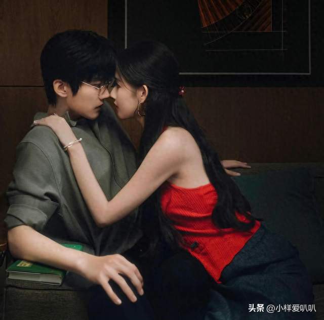 苏感浑然天成！周柯宇亲密戏片段刷屏，克制的张力太抓人