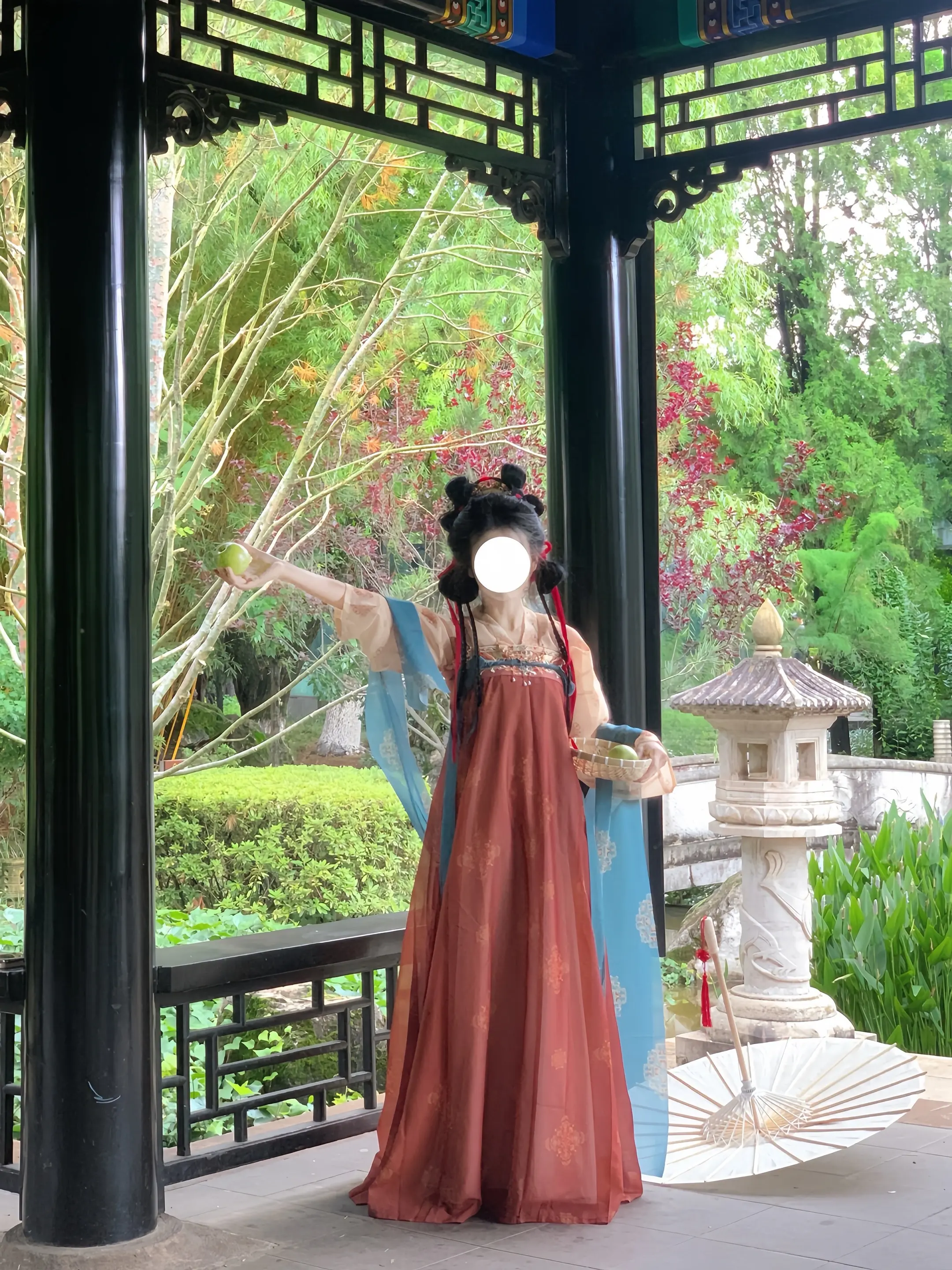 一种相思花自飘零水自流。