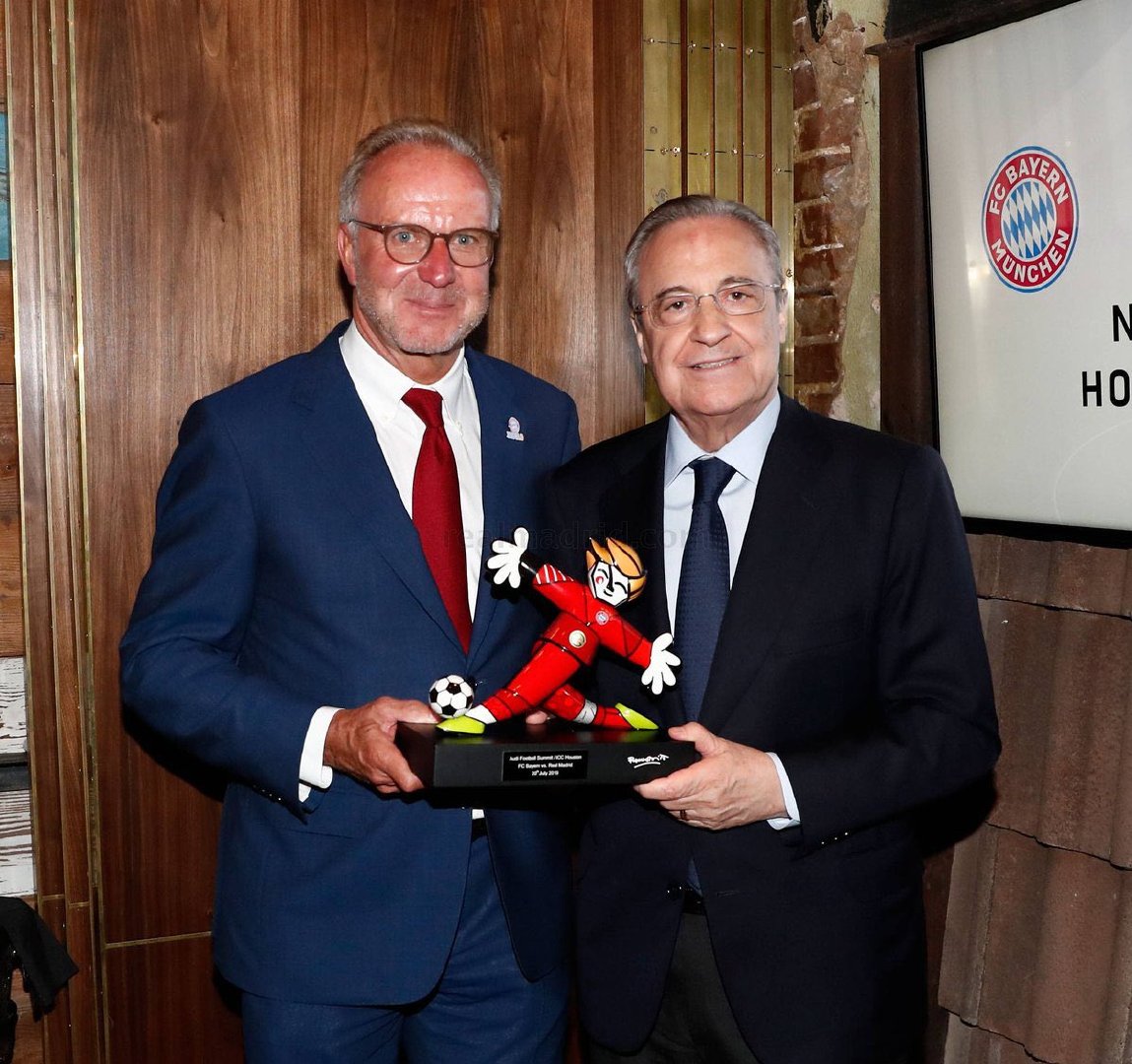 🗣️鲁梅尼格：“皇马踢拜仁就是足坛里的巅峰对决，是所有比赛里的天花板，一场提前